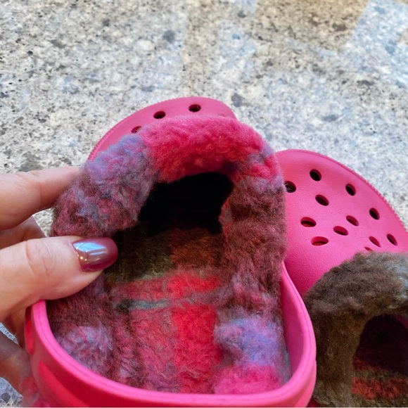 CROCS Hot Pink with Pink Plaid Fleece Lining 5 - Picture 5 of 11